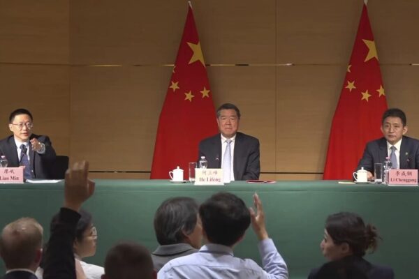 China Surrounded Xi’s Aide With Seasoned Experts to Seal US Deal 1200x685.jpg