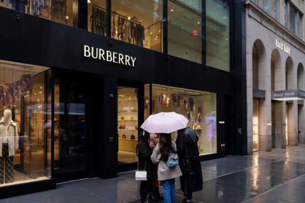 14biz burberry1 jhkc facebookjumbo.jpg