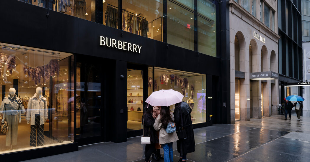14biz burberry1 jhkc facebookjumbo.jpg