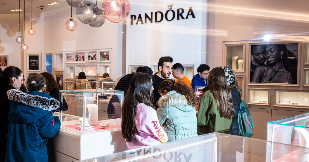 14biz pandora 01 kwmp facebookjumbo.jpg