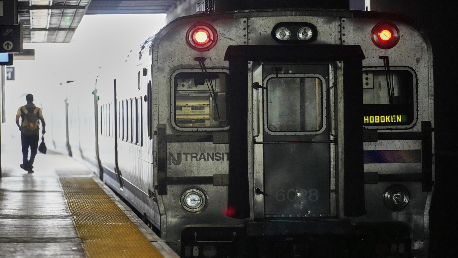 16462787 051825 nj transit.jpg