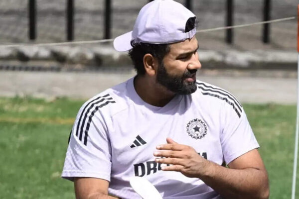 Rohit Sharma pretends to punch fan at Wankhede Stadium – WATCH | Cricket News 1747470118 photo.jpg