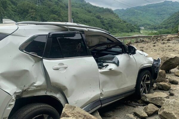VIDEO: Rocks rain down on cars driving by in northern Taiwan 495965717 1138095745022141 8212505900447752373 n.jpg