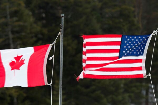 Canada american flag border 1.jpg
