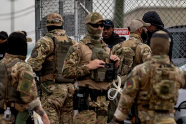 Cbsn fusion arrests by masked federal agents are slippery slope former dhs attorney warns thumbnail.jpeg
