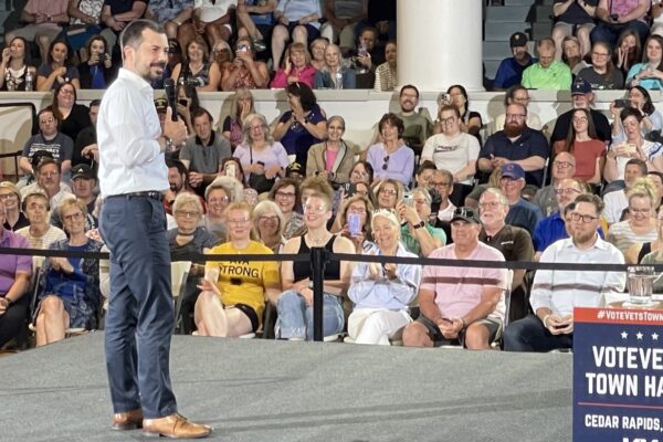 Pete buttigieg cedar rapids ia townhall may 13 2025 scaled.jpg
