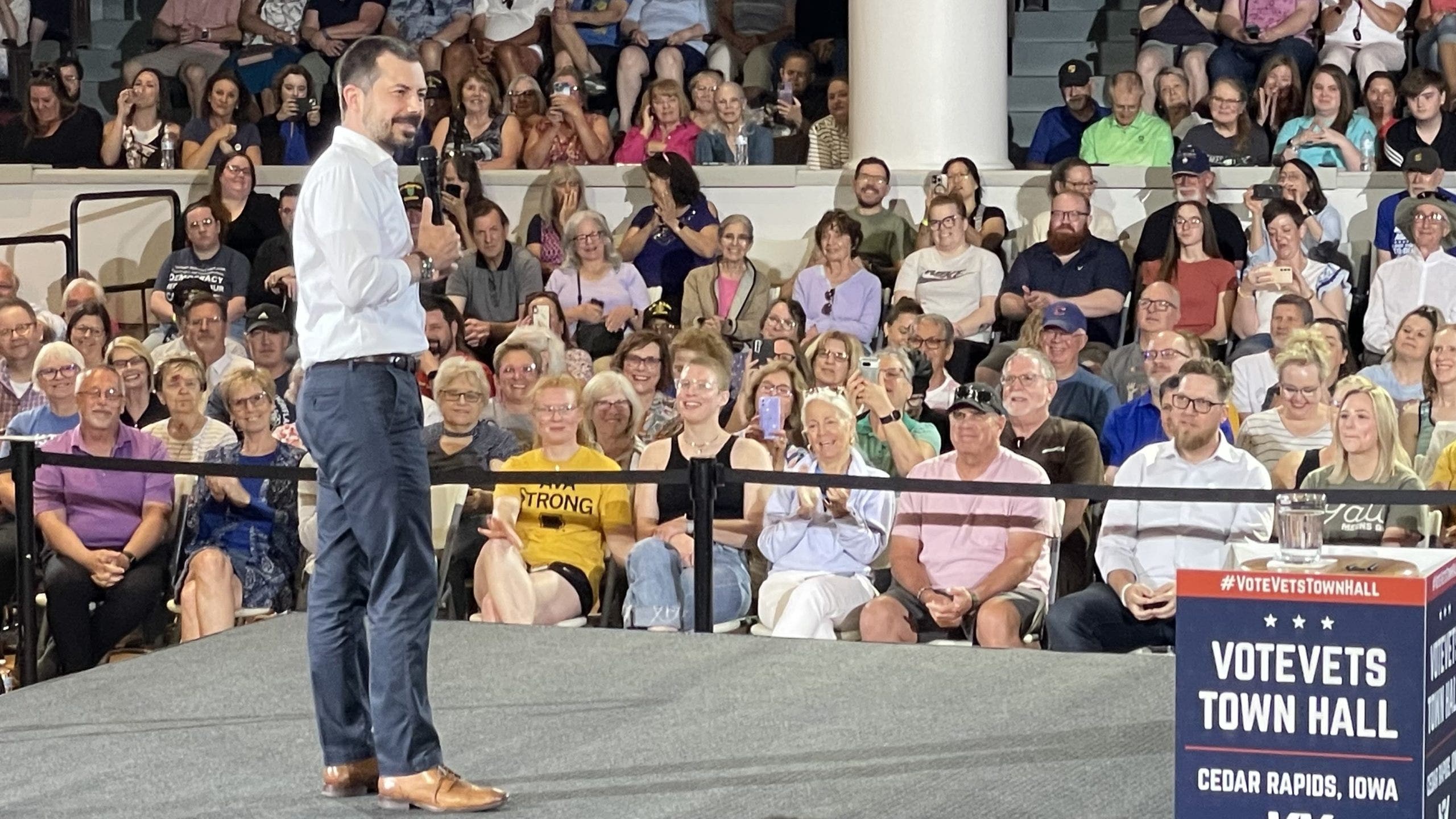 Pete buttigieg cedar rapids ia townhall may 13 2025 scaled.jpg