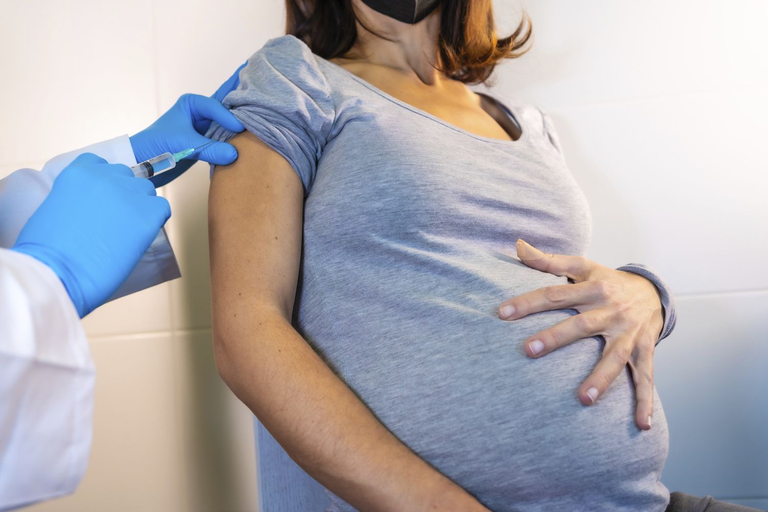 Pregnant woman vaccine tout 051625 5aea754c211b41f090ef3f39cdf5d5a0.jpg