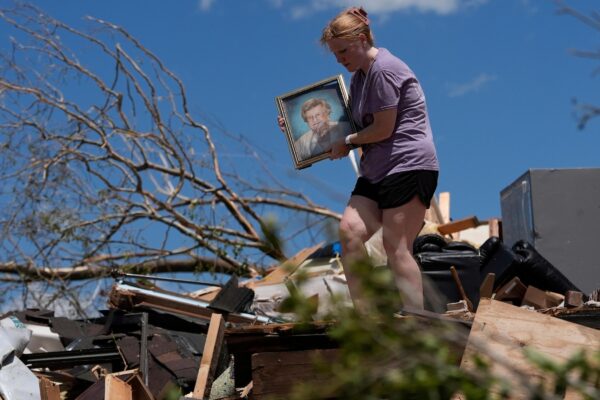At least 18 killed as severe weather lashes Kentucky, and 9 more die elsewhere Wirestory a6b8932577b800f996d6963290d3f3d7 16x9.jpg